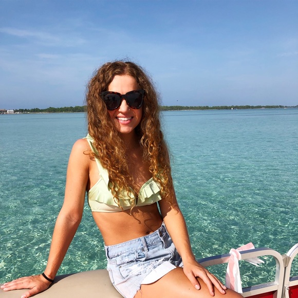 Meet your Posher, Mackenzie - Picture 1 of 6